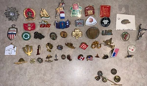 Vintage bis jetzt Pins, Pinbacks & Charms Lot 47 Zamora, Arts Out Front Emaille - Bild 1 von 8