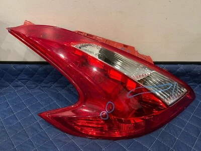 2012 NISSAN 370Z CON ЗАДНИЙ ВОДИТЕЛЬ ЛЕВЫЙ ЗАДНИЙ ФОНАРЬ OEM * НЕЗНАЧИТЕЛЬНЫЕ ЦАРАПИНЫ/ПОТЕРТОСТИ * - Изображение 1 из 4