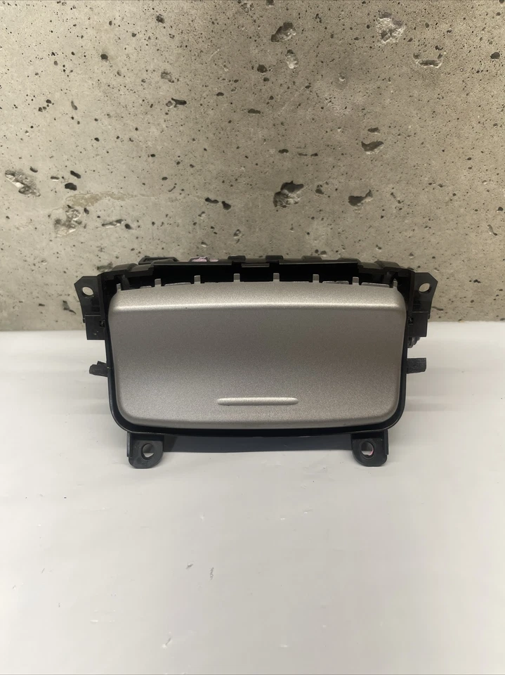 Nissan Sentra 2013-2018 consola central almacenamiento con 12 voltios 120 vatios accesorio Foto 1 de 4