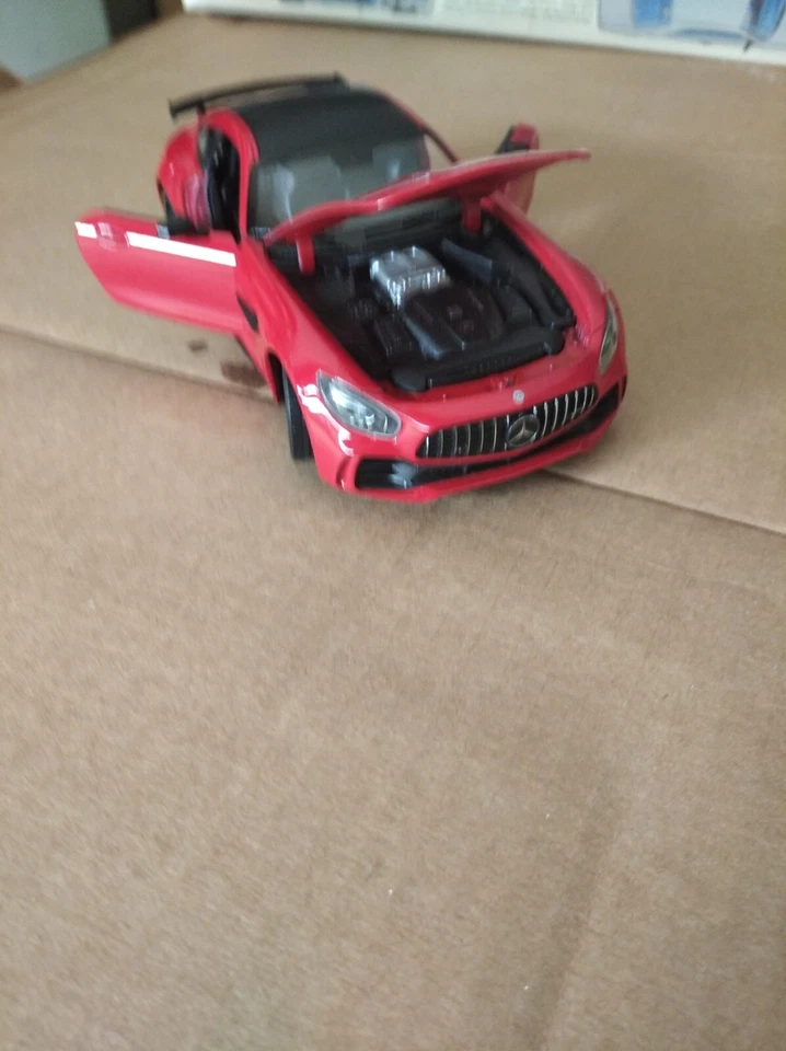 Modellino Mercedes GTR AMG in Ferro scala 1: 24 Rosso  - Immagine 1 di 4
