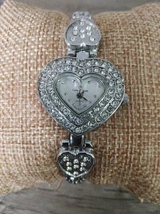 Vintage Cote D'Azur Damenuhr silberfarben Herz Quarz braucht neue Batterie  - Bild 1 von 8