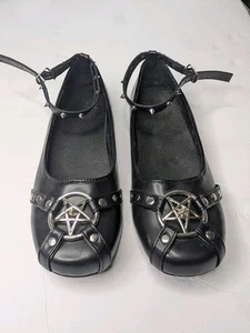 Zapatos para mujer Knockoff Goth punta redonda planos con decoración de estrella oscura y tachuelas - Imagen 1 de 6