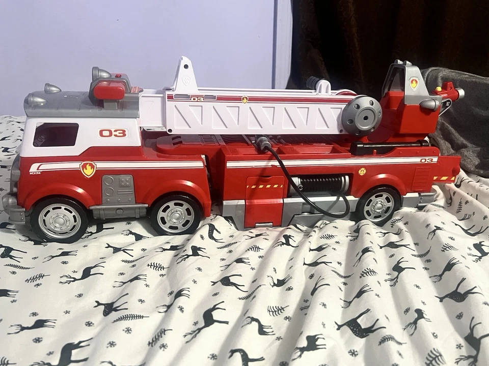 Paw Patrol Rescue Fire Truck Extendable Ladder Lights Sound comes With Marshall - Image 1 of 4