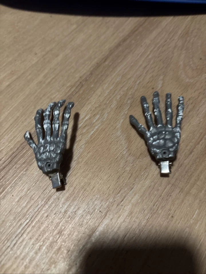 Two Piece Skull Hands, Hair Clips - Image 1 of 4