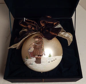 "Hermoso adorno firmado Natalie Sarabella baterista niño en nieve 6"" caja original" - Imagen 1 de 3