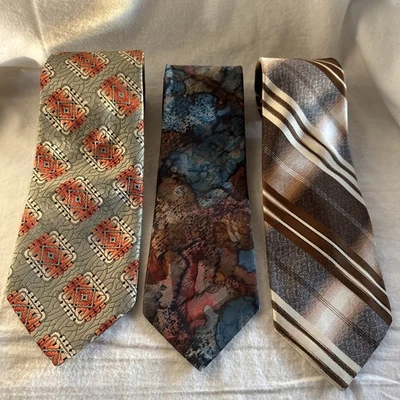 Gravata masculina 3 vintage Wemlon Wembley listras marrons redemoinho groovy anos 70 retrô geo 4” - Imagem 1 de 4