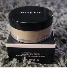 NIB MARY KAY Silky Setting Loose Powder MEDIUM BRONZE Full Size 0.28 oz - Picture 1 of 2
