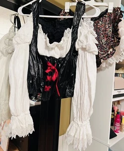 Sexy Pirate Leg Avenue Costume (Captain's Treasure Wench), Size M - Picture 1 of 3
