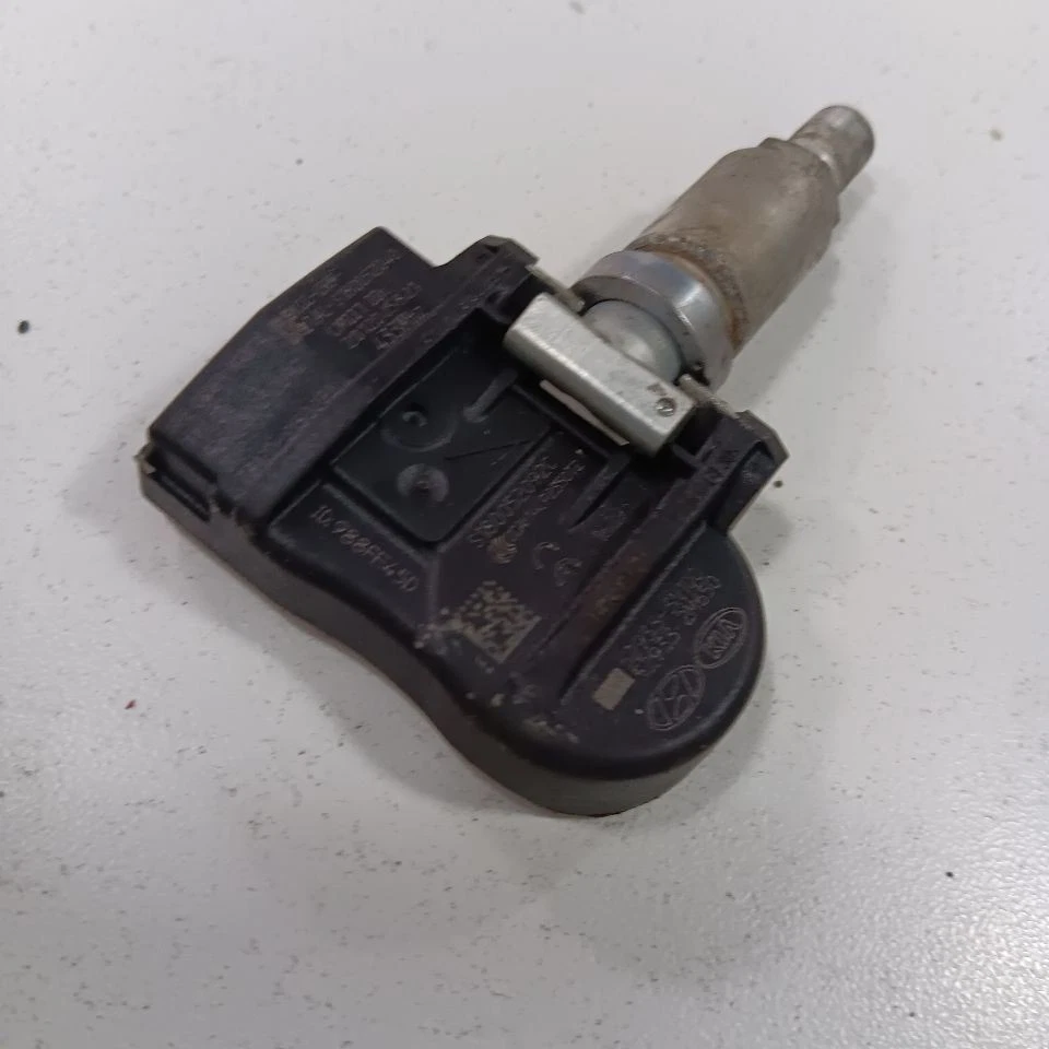 Sensor sistema monitor presión neumáticos Hyundai Accent TPMS 2017 2016 2015 2014 2013 Foto 1 de 4