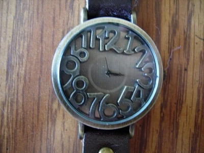 Reloj BOBO con correa de piel seminuevo en excelente estado solo usado 6 veces Foto 1 de 4