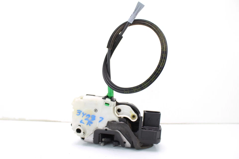 Actuador de bloqueo de pestillo de puerta lateral izquierda trasera Chevrolet Sonic 2012-2018 OEM, 13579549 Foto 1 de 4