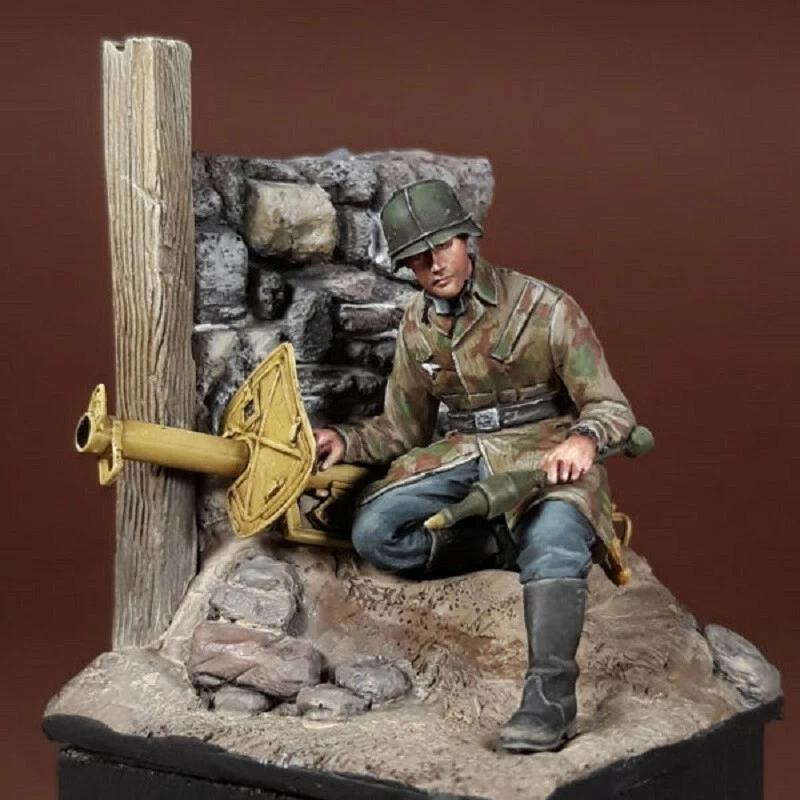 HD MODELS GERMAN LUFTWAFFE FELD DIVISION #2 WWII WITH BASE 1:35 HDM35157 - Immagine 1 di 1