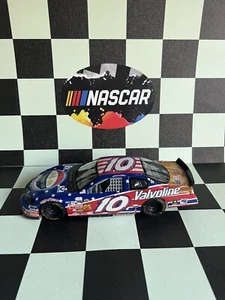 NASCAR 1:24 2004 Harlem Globetrotters Scott Riggs #10 - Picture 1 of 4