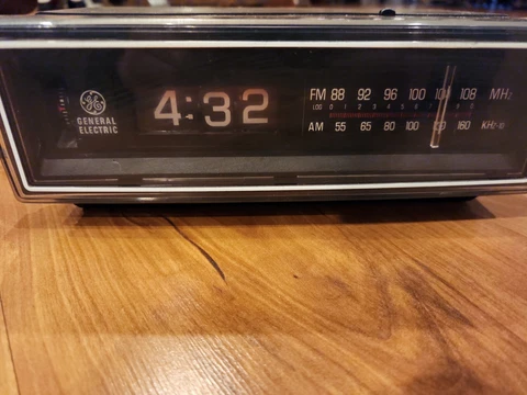 Vtg General Electric GE 7-4305C Flip Alarm Clock Radio As Is For Parts Only Cover