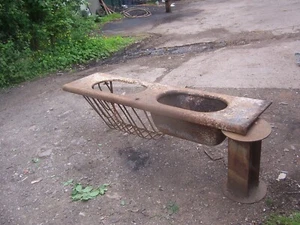 ANTIQUE CAST IRON VICTORIAN HORSE FEEDER MANGER HAY RACK - Picture 1 of 8