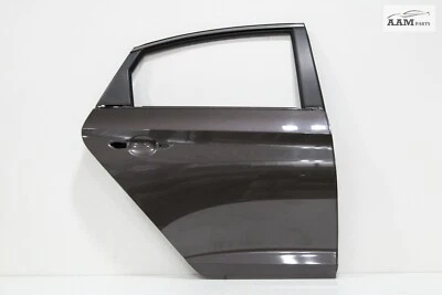 2015-2017 HYUNDAI SONATA PAINEL DE TAMPA DE PORTA TRASEIRA LATERAL DIREITA FABRICANTE DE EQUIPAMENTO ORIGINAL - Imagem 1 de 4