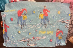 VINTAGE - STAR TREK SINGLE PILLOWCASE - 1970's SPOCK & KIRK - Picture 1 of 11