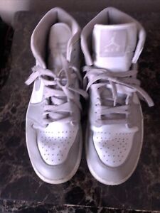 Nike Air Jordan 1 Mid College Grey Light Bone White Sneakers 554724-082 Size 8.5