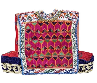 Túnica infantil bordada y con cuentas Uzbekistán Foto 1 de 4