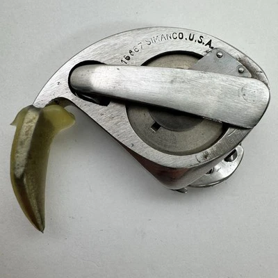 Simanco Shuttle Beak Hook USA 16867 Original Singer Sewing Machine Part Vtg - Image 1 of 4