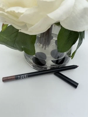 Lápiz delineador de ojos de larga duración NARS Larger Than Life Via Appia 0,58 g / 0,02 oz Foto 1 de 2