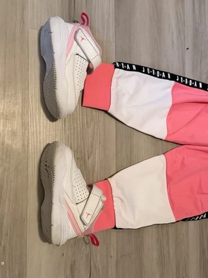 Conjunto Jordan para niñas 24 meses con zapatos Jordan Flights talla 5C Foto 1 de 4