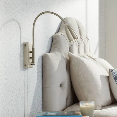 Luz de lectura de pared enchufable de níquel cepillado brazo cuello de cisne Lido 360 Lighting Foto 1 de 4