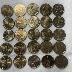 Lot 25 verschiedene Daten Sacagawea goldfarbene Dollar (1 $) Münzen Nachlass Box. - Bild 1 von 7