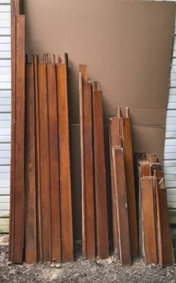 Antiguo pie lineal de madera de castaño de $6,50 2 piezas Moldura 445 Disponible Antiguo 960-24B Foto 1 de 4