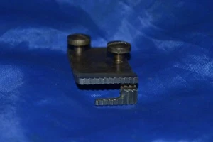 MÁQUINA DE COSER DE LANZADERA LARGA NACIONAL FEEDDOG & TORNILLOS PIEZAS ORIGINALES - Imagen 1 de 2