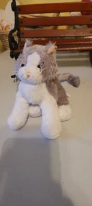 Gatito gato Ganz Webkinz Lil' Kinz gris y blanco con bigotes de felpa. Sin código - Imagen 1 de 6