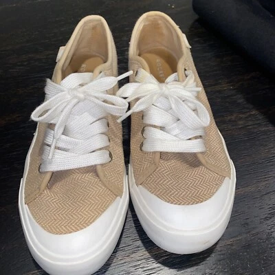 Women’s RocketDog  Beige/Cream chevron Pattern Shoes Size 8 - Image 1 of 4