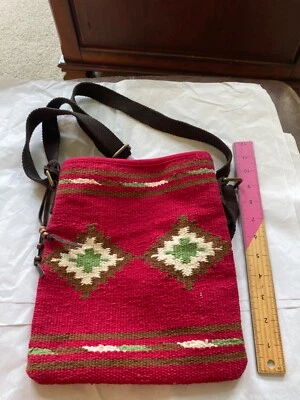 BOLSO BANDOLERA BOHO VINTAGE AMERICAN EAGLE ROJO Foto 1 de 4