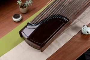 素桐·薄 'Thin' Collector's Guzheng with Piano Lacquer Finishing on Indian Rosewood - Picture 1 of 4