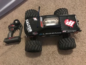 Traxxas E-Maxx RC Car  original Vintage no batteries  with remote.. - Picture 1 of 13
