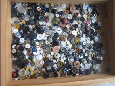 440 g Knöpfe Konvolut - viele Farben u. Größen, Zufallsmischung neue und alte - Bild 1 von 3