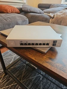 unifi poe switch 8 - Picture 1 of 3