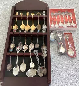 26 Souvenir Collectors Spoons & Rack Display/ Inc Royalty & Queens Gold Jubilee - Picture 1 of 6
