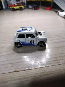 Morris Mini Hot Wheels 2007 Pop-Offs #37 White 10 Spoke Wheels 1/64 Loose - Picture 1 of 24