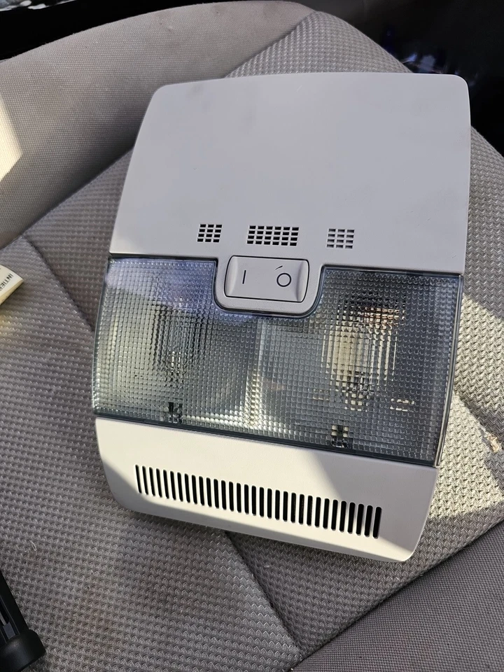 Luz de cortesía techo interior delantero audi a3 8p 70103105 2003-2013« Foto 1 de 4