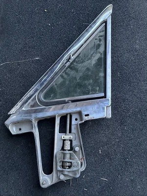 1964 年福特雷鸟前驱动侧窗 — 第 1/2 张图片