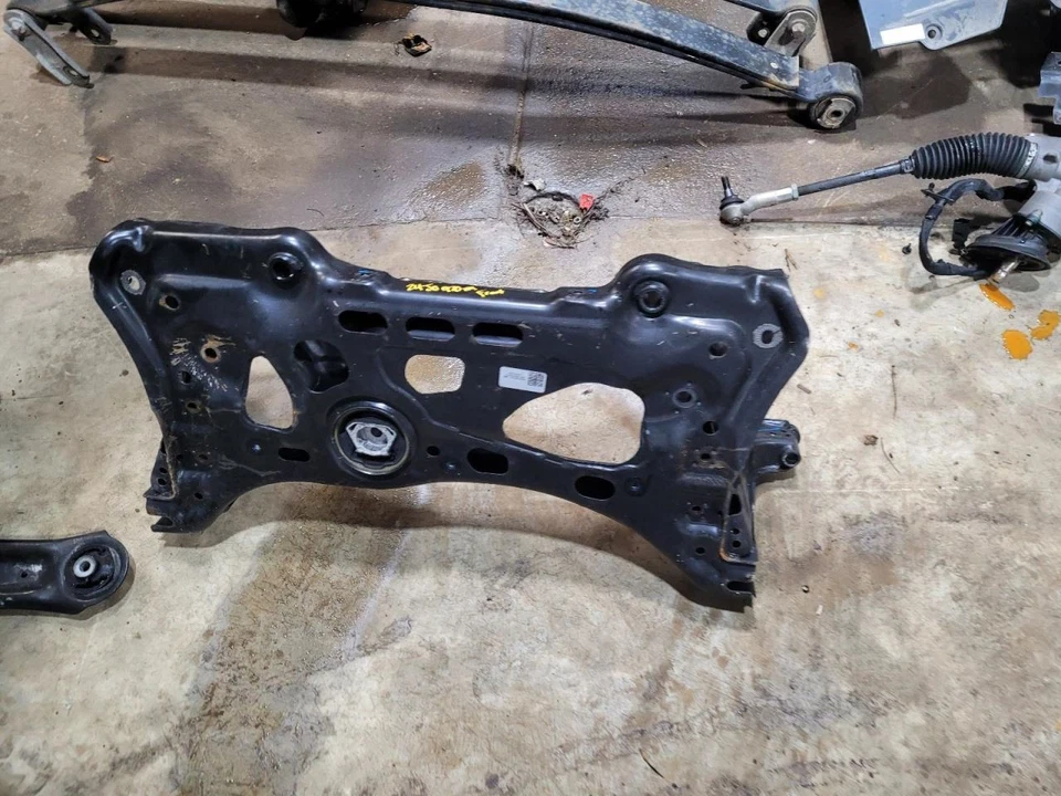 (SOLO RECOGIDA LOCAL) Crossmember/K-Frame delantero compatible con 22 AUDI A3 1914396 Foto 1 de 1