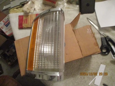 NOS 1990 FORD LTD RIGHT HAND PARKING LAMP ASSEMBLY-PART NUMBER E0AZ-13200-B - Image 1 of 4