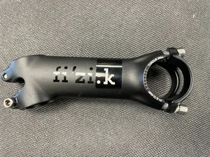 Fizik Cyrano R1 Vorbau 110mm 20 Grad 31,8mm Rennrad Vorbau - Bild 1 von 4