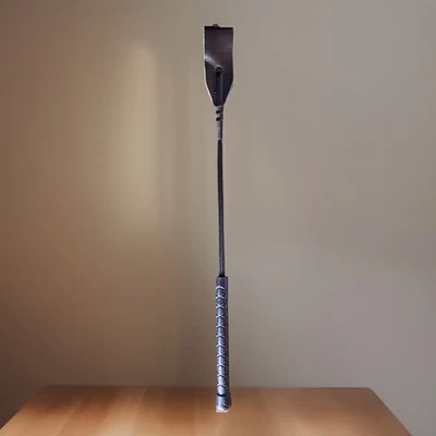 BDSM Equitación Cultivo Caballo Látigo Flogger Nalgadas Imitación Cuero Paleta 18” Negro Foto 1 de 3