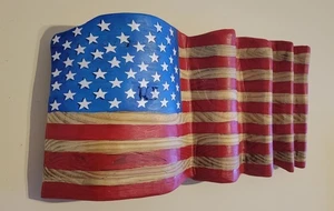 Handgeschnitzte hölzerne wehende amerikanische Flagge wellenförmig - alter Ruhm - umfunktioniertes Holz - Bild 1 von 4