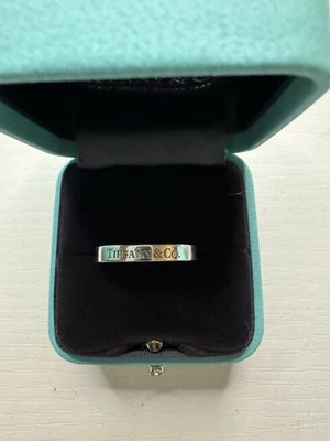 Banda de oro blanco Tiffany & Co. talla 7. Nuevo - Nunca usado Foto 1 de 4