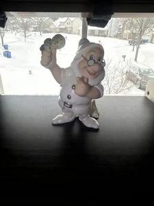 Lenox G-5 Snow White & The Seven Dwarfs Doc Figurine Disney Showcase NO BOX - Picture 1 of 5