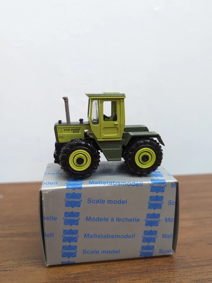 1/50 Conrad 5017 Mercedes-Benz MB Trac 800 Tractor - Image 1 of 3