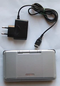CONSOLE NINTENDO DS + CARICATORE COMPATIBILE + 6 GAMES + BORSA NUOVA - Imagen 1 de 9